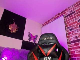 aleja-hill's live room