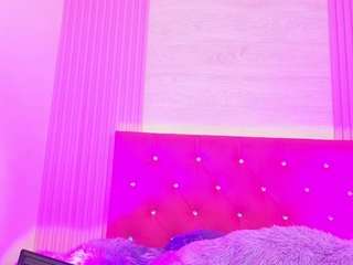 Live cam show with aleja-hill