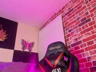 aleja-hill's live room