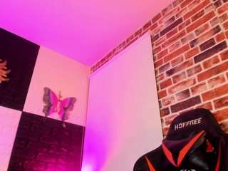 aleja-hill's live room