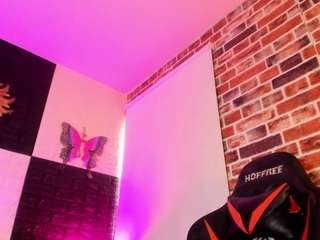 aleja-hill's live room