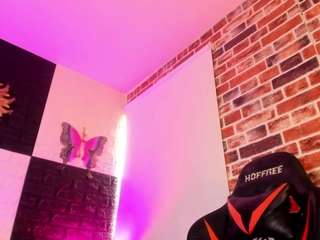 aleja-hill's live room
