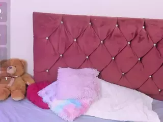 Emily-braums's Live Sex Cam Show