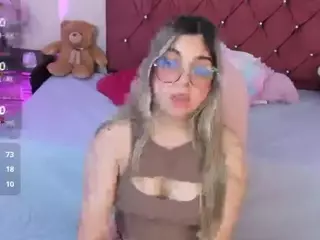 Emily-braums's Live Sex Cam Show