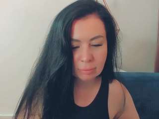 layaflow's CamSoda show and profile