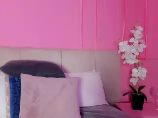 Spicy Emely's Live Sex Cam Show