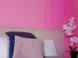 Spicy Emely's Live Sex Cam Show