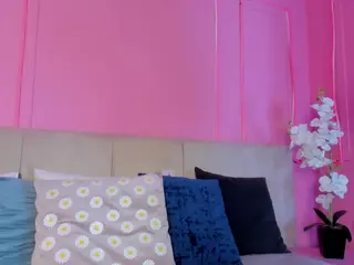 Spicy Emely's Live Sex Cam Show