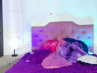 Live webcam model kittyqueen01 on Soda Cams