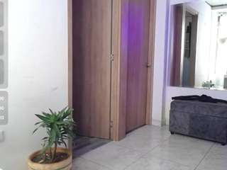 luc11m0r3 live webcam show