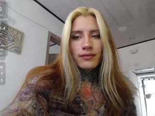 luc11m0r3 live webcam show