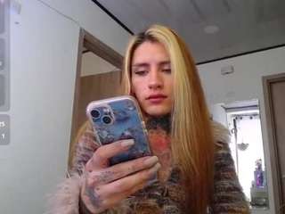 Luc11m0r3's cam show statistics and live stream