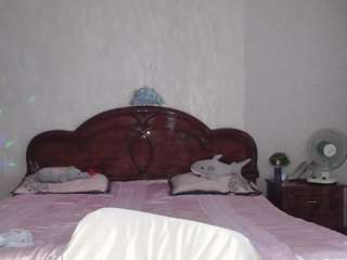 Lara live webcam show