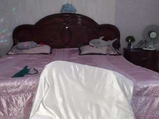 Lara live webcam show