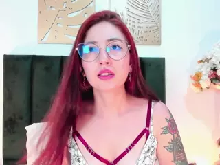 EmilyWatsonn's Live Sex Cam Show