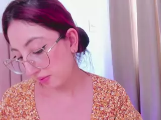 EmilyWatsonn's Live Sex Cam Show