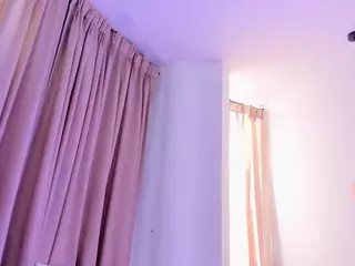 EmilyWatsonn's Live Sex Cam Show