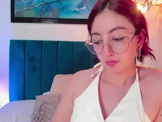 EmilyWatsonn's Live Sex Cam Show