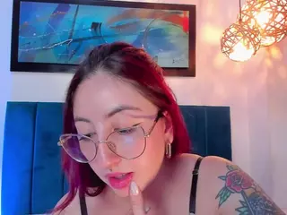 EmilyWatsonn's Live Sex Cam Show