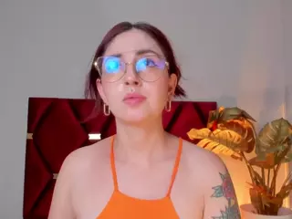 EmilyWatsonn's Live Sex Cam Show