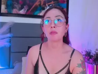 EmilyWatsonn's Live Sex Cam Show