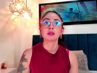 EmilyWatsonn's Live Sex Cam Show