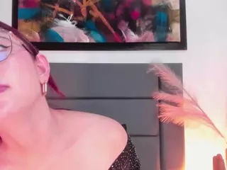 EmilyWatsonn's Live Sex Cam Show