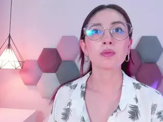 EmilyWatsonn's Live Sex Cam Show