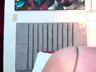 EmilyWatsonn's Live Sex Cam Show