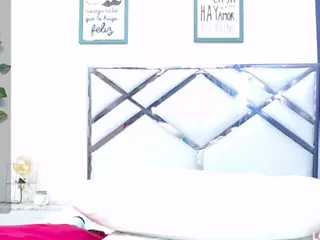 LITTLE MIAKAELA's Live Sex Cam Show