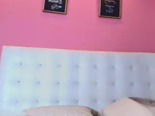 LITTLE MIAKAELA's Live Sex Cam Show