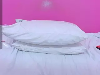 LITTLE MIAKAELA's Live Sex Cam Show