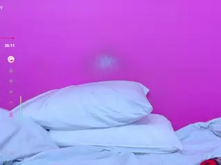 LITTLE MIAKAELA's Live Sex Cam Show