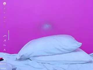 LITTLE MIAKAELA's Live Sex Cam Show