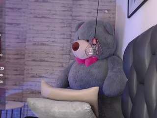 tinnahottie Live Webcam on CamSoda