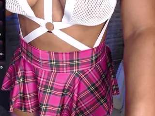 Tinnahottie - versed broadcaster for a crazy show tinnahottie from CamSoda