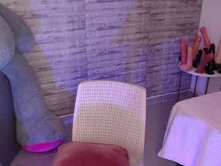 tinnahottie's CamSoda show and profile