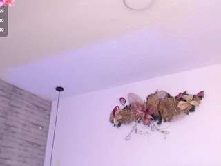 tinnahottie Live Webcam on CamSoda