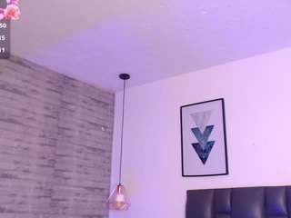 tinnahottie's CamSoda show and profile