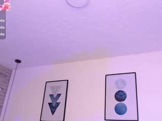 tinnahottie, female webcam model,  years old, on live webcam