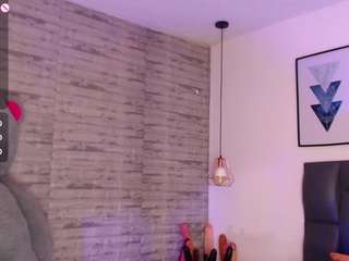 Acest model este live acum. tinnahottie