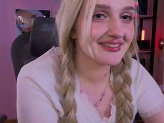 elliejay1's CamSoda show and profile