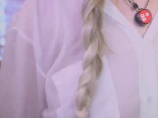 Este modelo está ao vivo agora. elliejay1