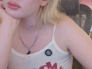 ELLIE live webcam show