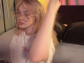 ELLIE live cam preview
