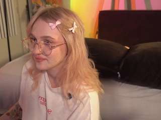 ELLIE live cam preview