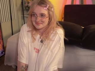 ELLIE live cam preview