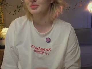 ELLIE live cam preview