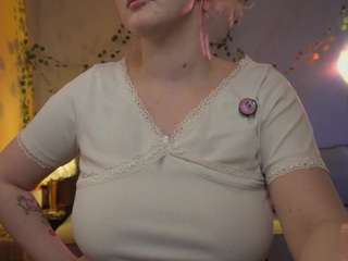 ELLIE live cam preview