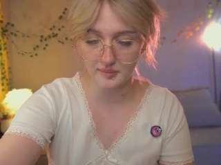 ELLIE live cam preview